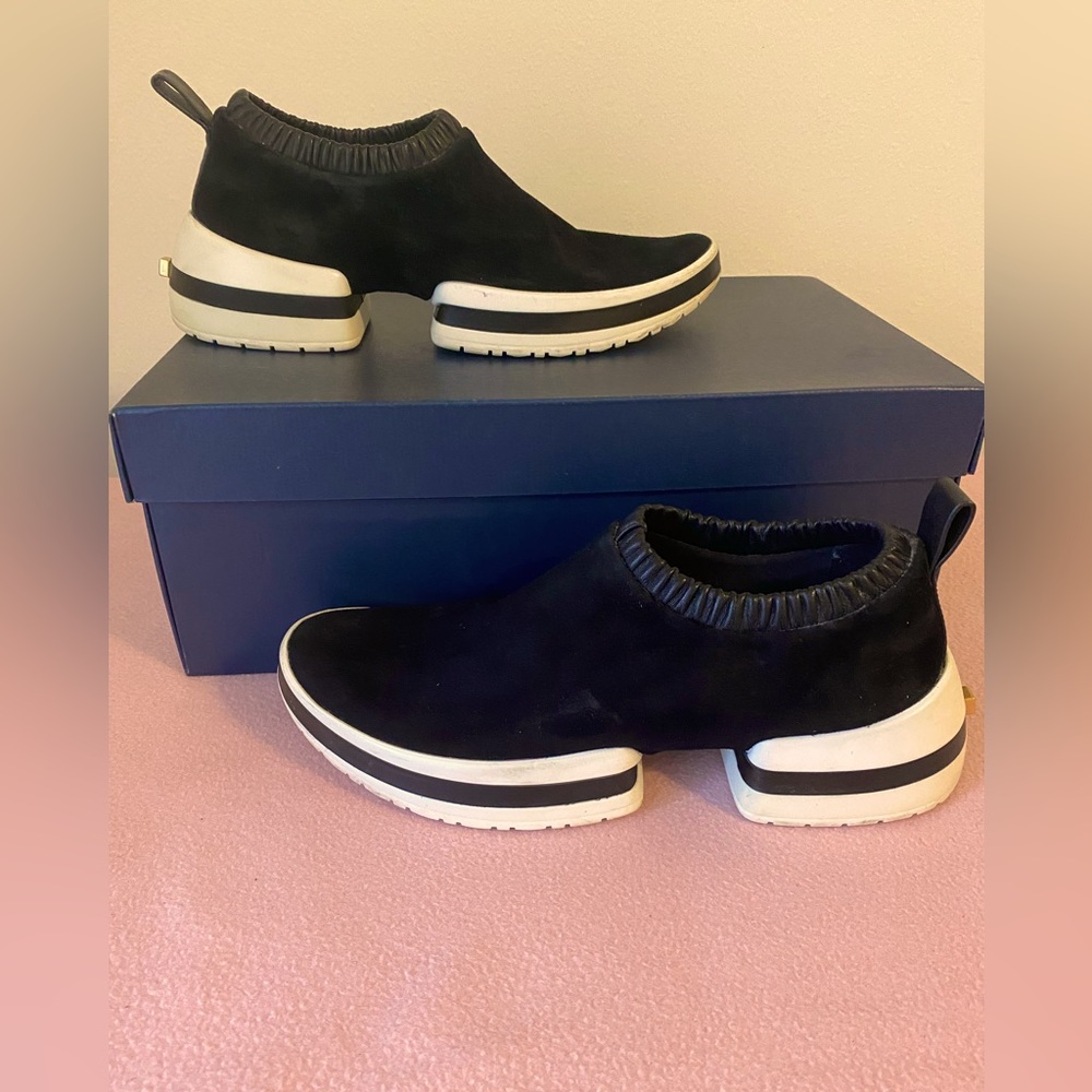 Stuart Weitzman SW-612 women sneakers size 8 / worn